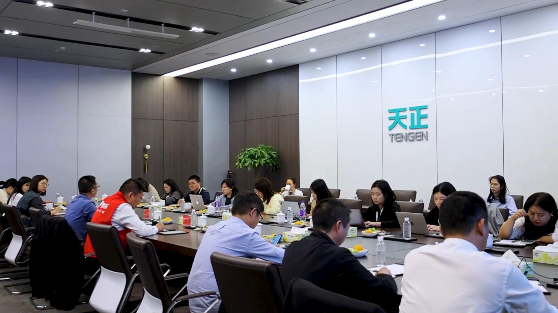 京东工业走进爱游戏·ayx-官网登录入口，探访产业数智化之路！